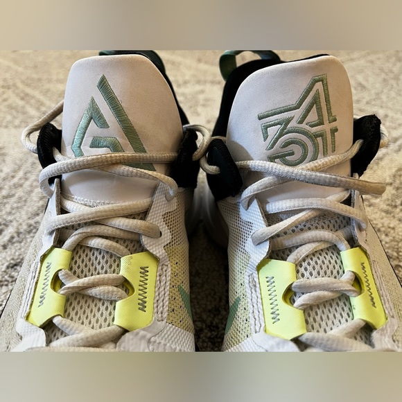 Nike Charles and Veronica Shoes - Picture 7 of 9